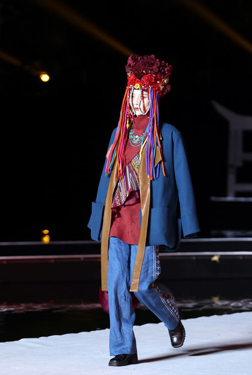 中國民族服飾設計展演在浙江桐廬舉行